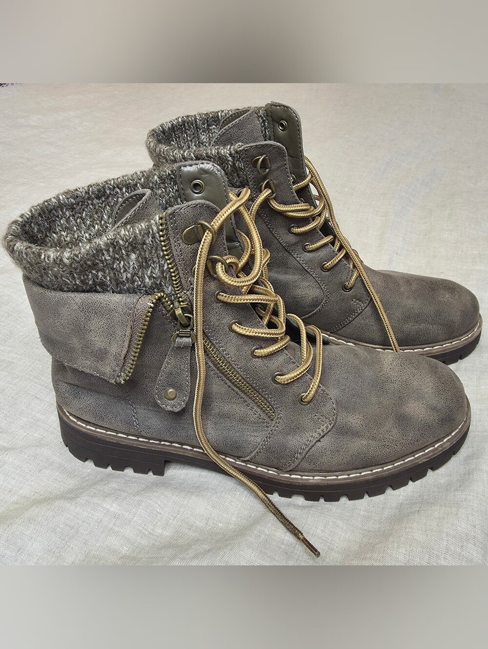 Cliffs By White Mountain Mandy Hiker Boots with Knit Collar SZ 8.5